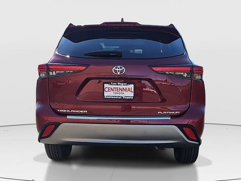 Used 2023 Toyota Highlander Platinum image 6