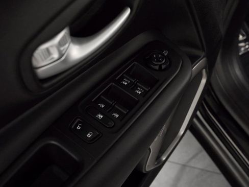 Certified 2023 Jeep Renegade Latitude image 18