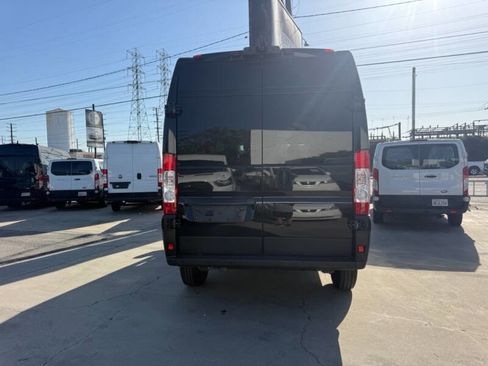 Used 2023 RAM ProMaster 2500 w/ Driver Convenience Group FWD image 6