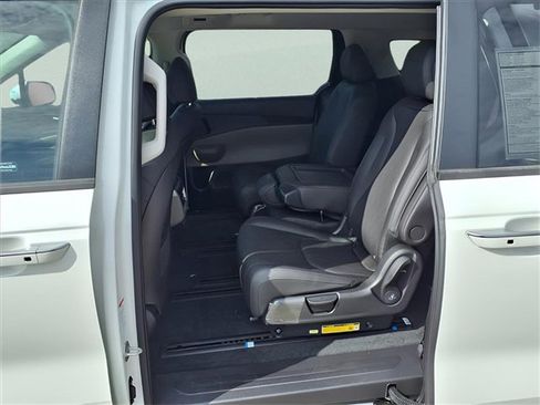 New 2026 Kia Carnival EX image 24