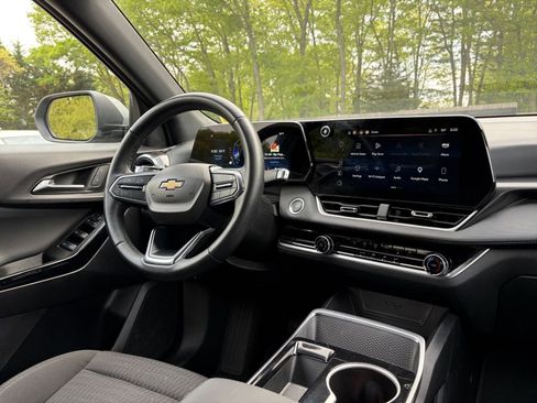 Used 2025 Chevrolet Equinox LT FWD image 34