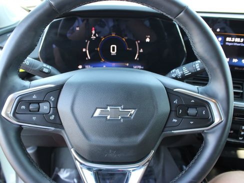 Used 2025 Chevrolet Trax ACTIV w/ Driver Confidence Package FWD image 12
