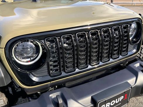 Used 2025 Jeep Wrangler Willys image 31