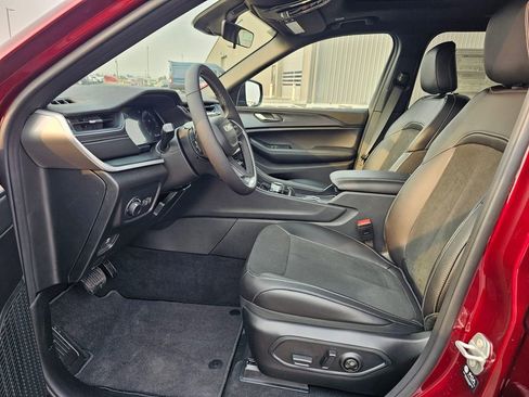 New 2025 Jeep Grand Cherokee L Altitude image 11