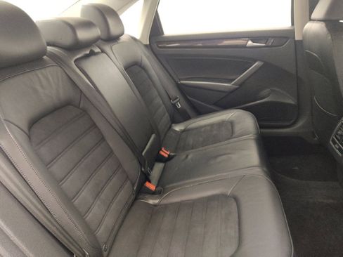 Used 2015 Volkswagen Passat 1.8T SEL Premium FWD image 19