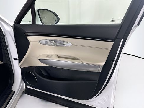 Used 2025 Genesis GV70 2.5T w/ Select Package image 33