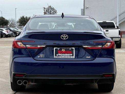 Used 2025 Toyota Camry SE image 5
