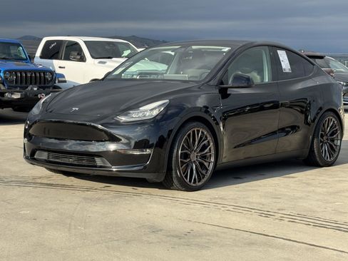 Used 2021 Tesla Model Y Long Range AWD/4WD image 3