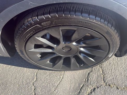 Used 2021 Tesla Model Y Long Range AWD/4WD image 22