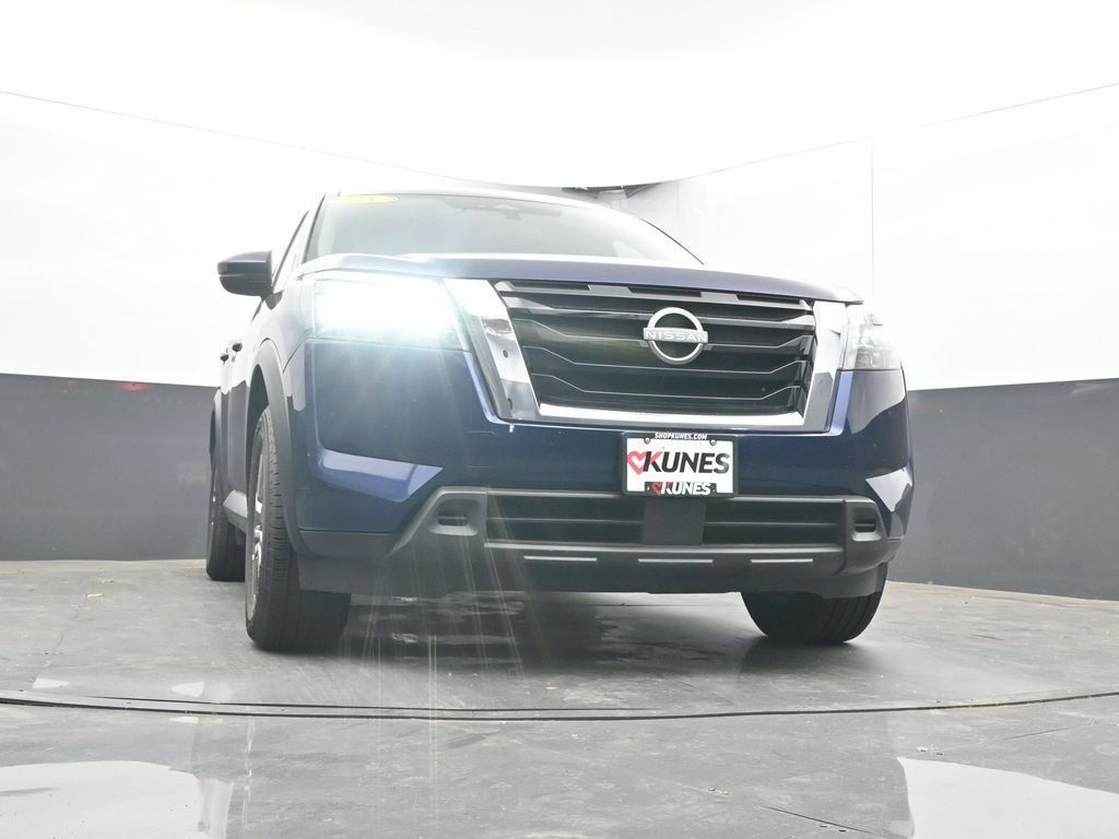 Used 2025 Nissan Pathfinder SV FWD image 47