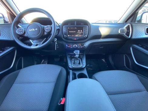 Used 2025 Kia Soul LX w/ LX Technology Package image 32