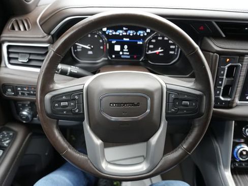 Used 2021 GMC Yukon XL Denali w/ Denali Premium Package AWD/4WD image 32