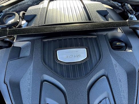 Used 2019 Porsche Panamera RWD image 30