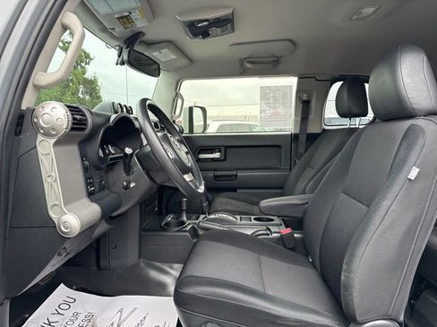 Used 2014 Toyota FJ Cruiser 4WD image 16
