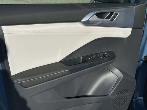 New 2026 Volkswagen Taos SE image 18