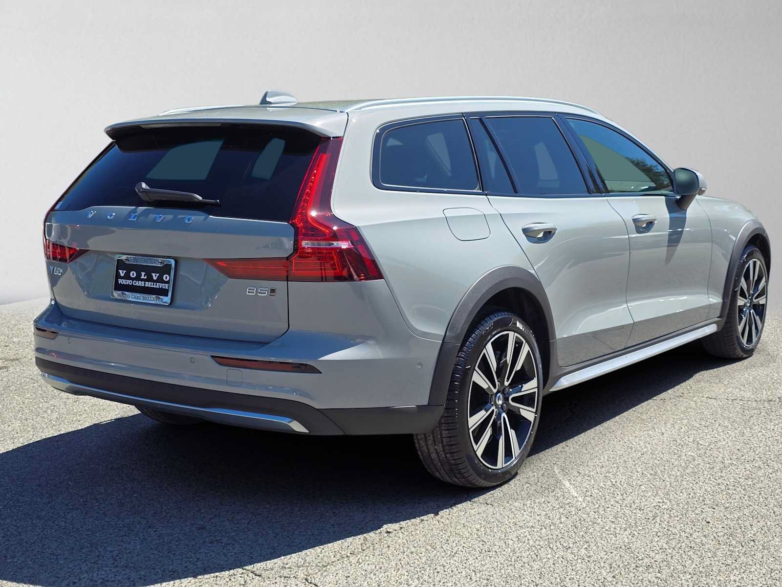 Used 2026 Volvo V60 B5 Cross Country Ultra w/ Climate Package AWD/4WD image 3
