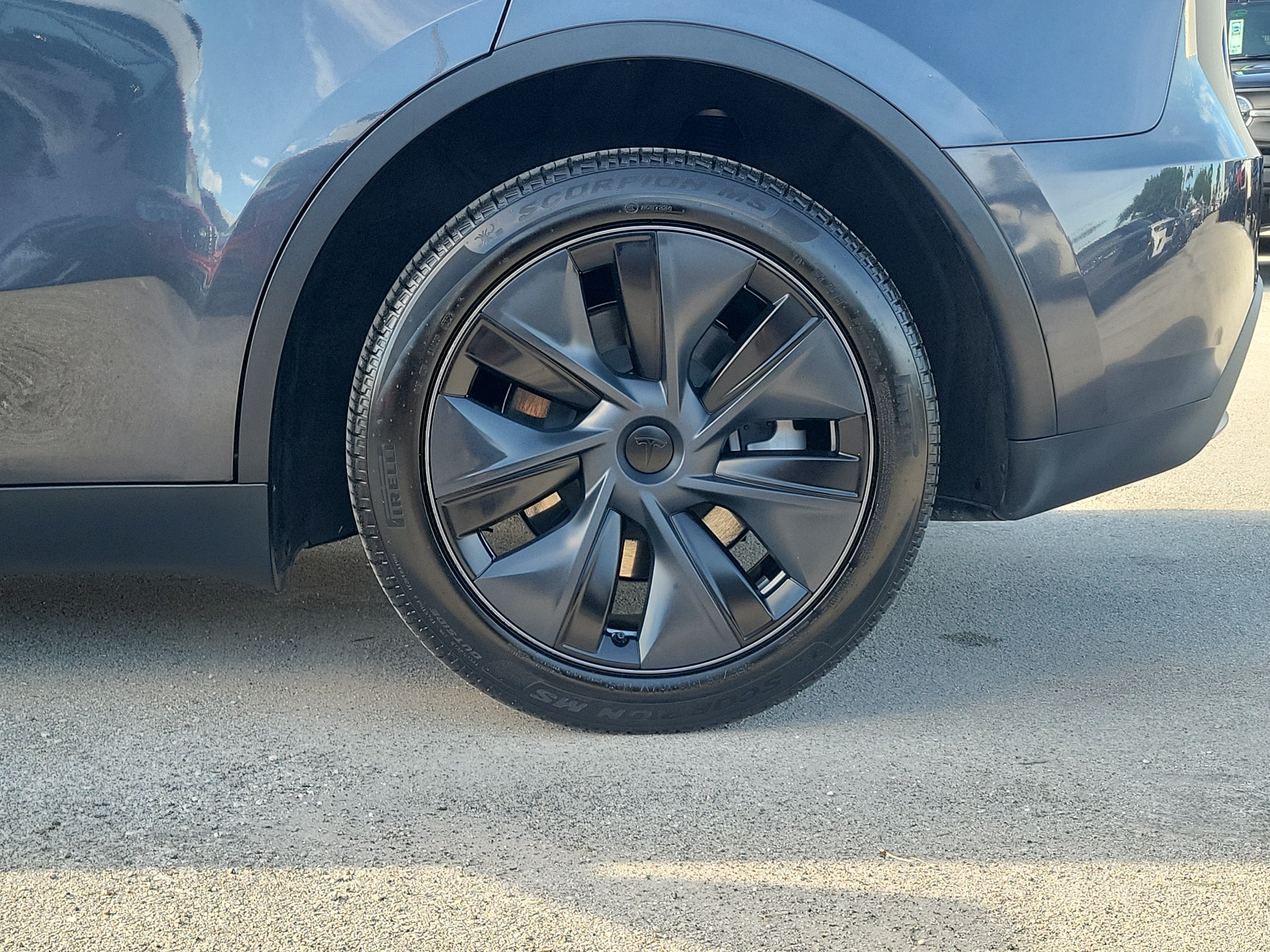 Used 2024 Tesla Model Y Long Range AWD/4WD image 9