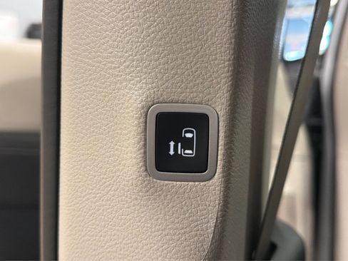 Used 2024 Chrysler Pacifica Touring-L FWD image 36