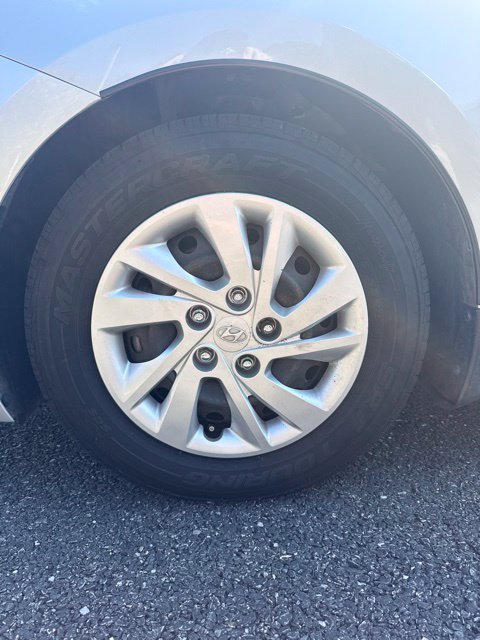 Used 2019 Hyundai Elantra SE w/ Cargo Package FWD image 8
