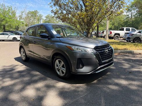 Used 2025 Nissan Kicks Play S FWD image 1