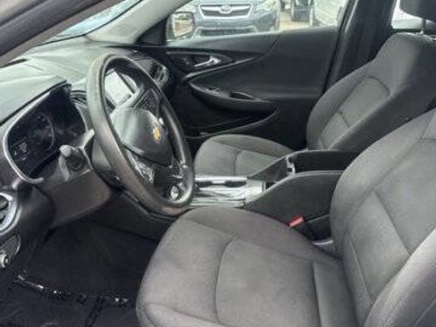 Used 2017 Chevrolet Malibu LT FWD image 12