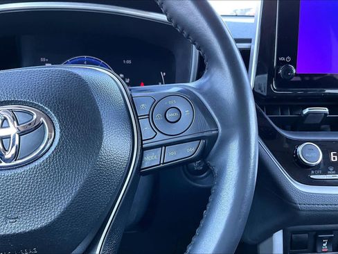 Used 2025 Toyota Corolla Cross XLE w/ Convenience Package image 25