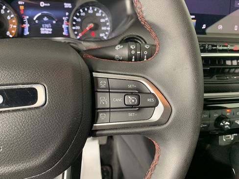 Used 2025 Jeep Compass Trailhawk AWD/4WD image 18