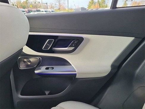 Used 2025 Mercedes-Benz GLC 300 4MATIC image 22