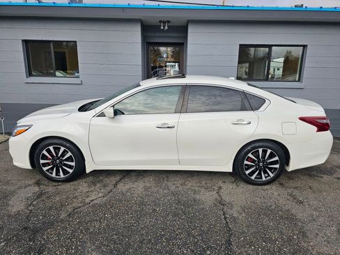 Used 2018 Nissan Altima 2.5 SV image 2
