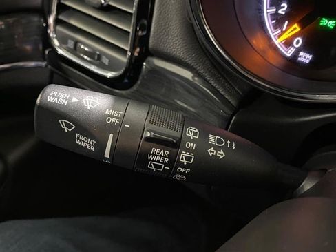 Used 2019 Jeep Grand Cherokee Overland AWD/4WD image 25