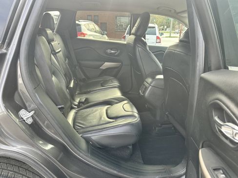 Used 2017 Jeep Cherokee Limited image 13