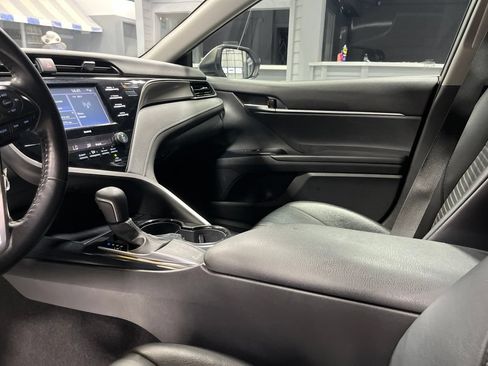 Used 2020 Toyota Camry SE FWD image 17