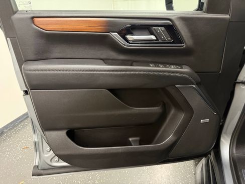Used 2025 GMC Yukon Denali AWD/4WD image 9