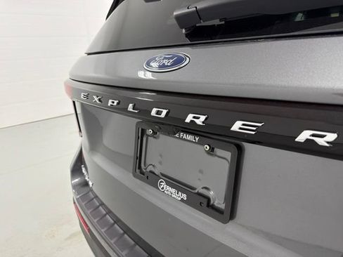 Used 2025 Ford Explorer Active w/ Active Comfort Package AWD/4WD image 9