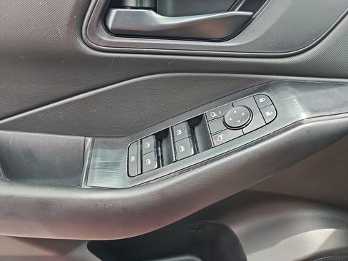 Used 2025 Nissan Rogue S FWD image 23