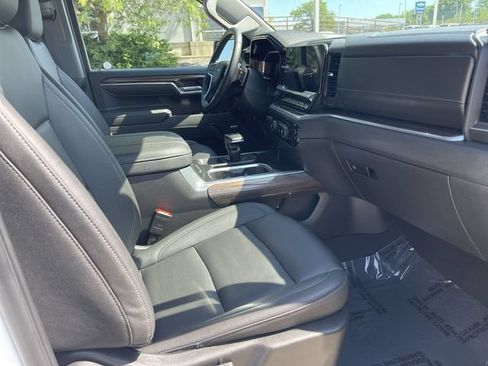 Used 2026 Chevrolet Silverado 1500 LT Trail Boss w/ LT Trail Boss Premium Package AWD/4WD image 17