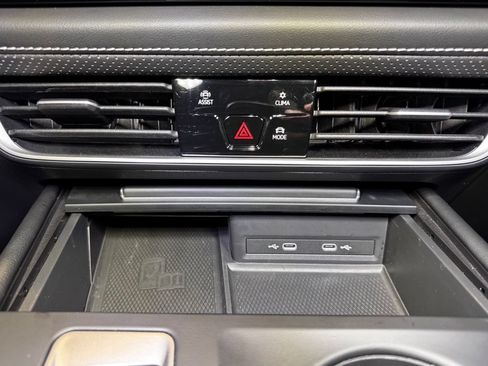 Used 2024 Volkswagen Atlas SE AWD/4WD image 31