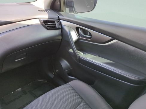 Used 2020 Nissan Rogue Sport S image 16