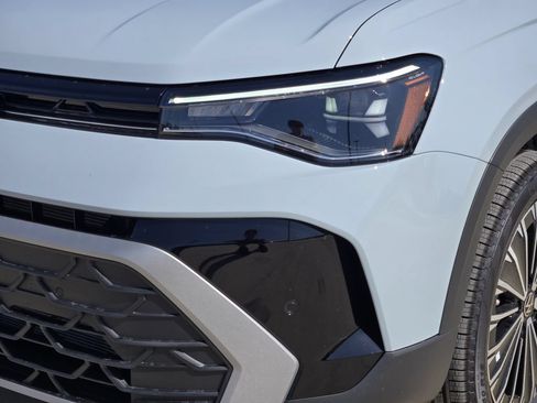 New 2026 Volkswagen Taos SE FWD image 7