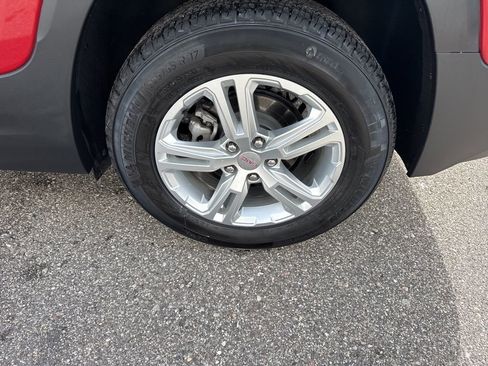 Certified 2022 GMC Terrain SLE w/ Driver Convenience Package image 9