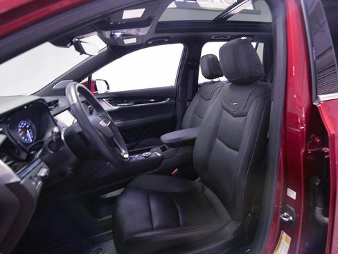 Used 2024 Cadillac XT6 Premium Luxury w/ Technology Package FWD image 8