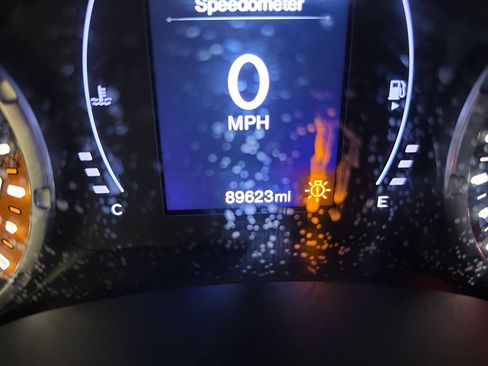 Used 2018 Jeep Renegade Altitude FWD image 23