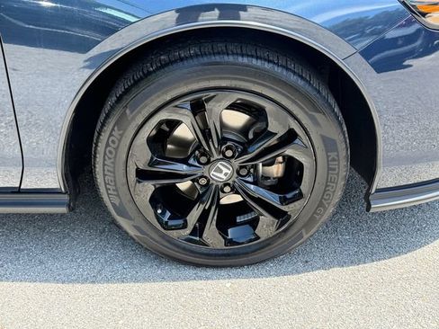 Used 2025 Honda Accord SE image 19