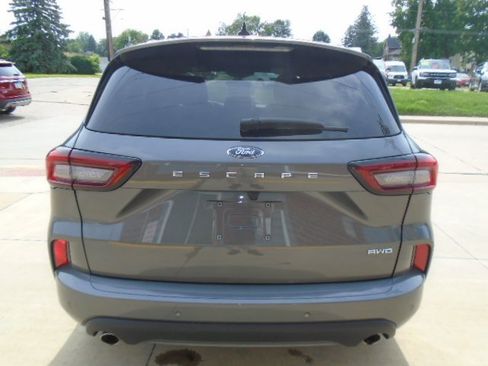 Used 2023 Ford Escape ST-Line Select w/ Tech Pack #2 AWD/4WD image 5