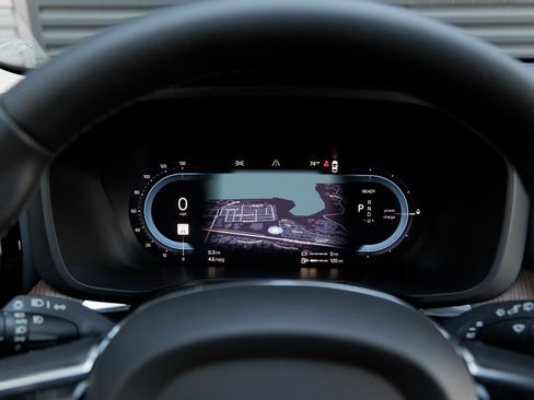 Used 2024 Volvo XC60 T8 Plus w/ Climate Package image 18