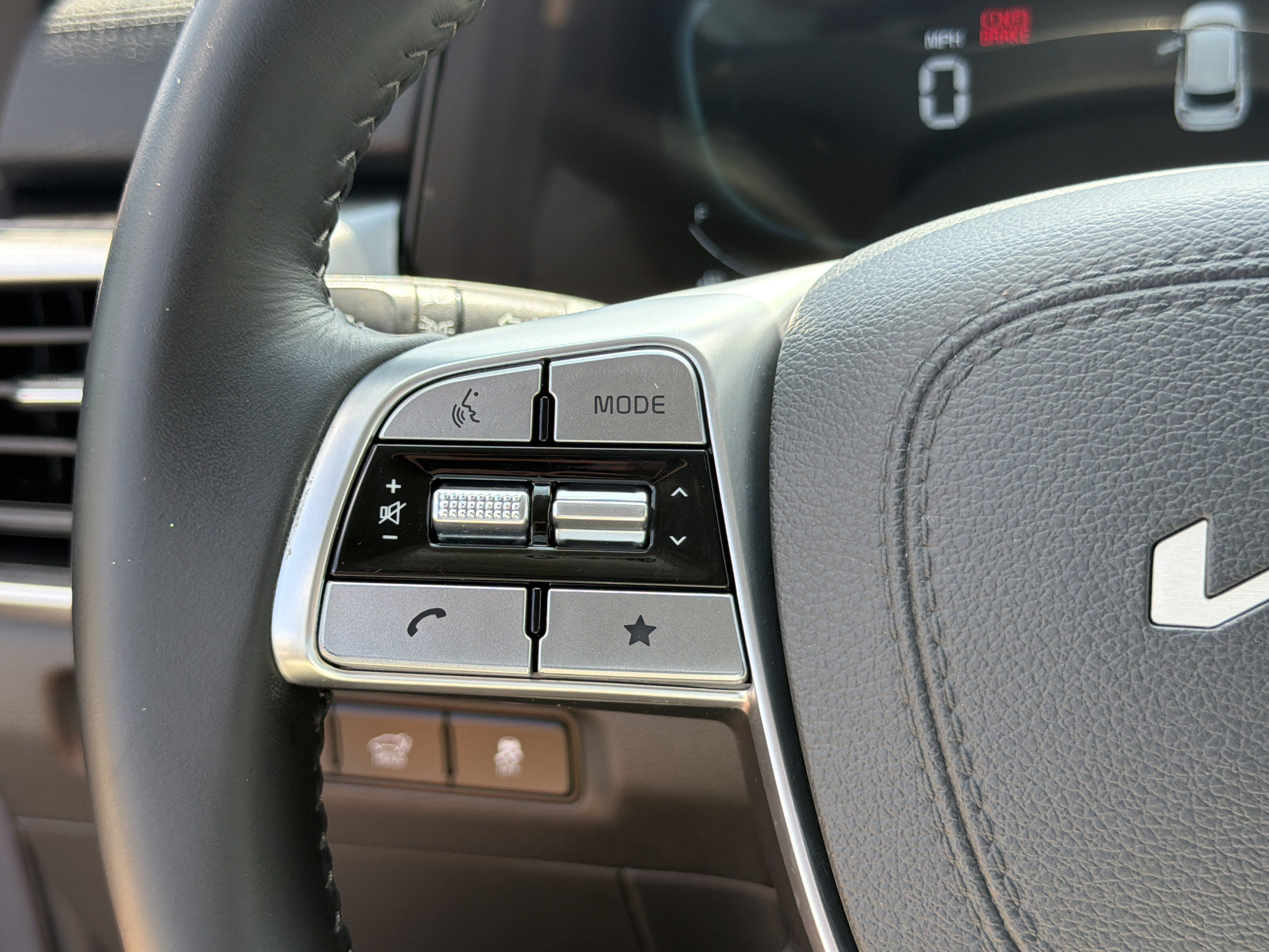 Used 2025 Kia Telluride S FWD image 25