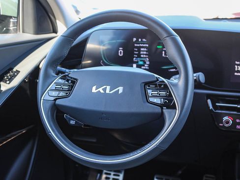 Used 2023 Kia Niro EX Touring image 16