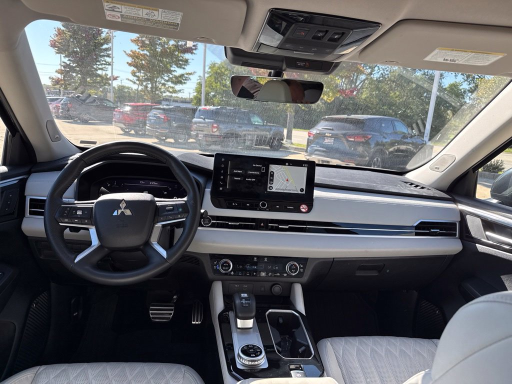 Used 2025 Mitsubishi Outlander SEL AWD/4WD image 15
