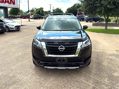 Used 2024 Nissan Pathfinder SL w/ SL Premium Package FWD image 3
