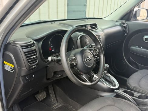 Used 2017 Kia Soul + FWD image 12